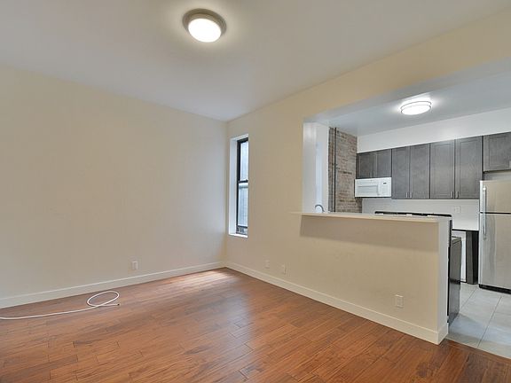2nd image of 530 W 123rd St APT 8