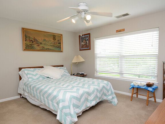 5th image of 678 Shady Oaks Ct #1-2