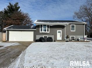 902 14th Ave NW, Clinton, IA 52732