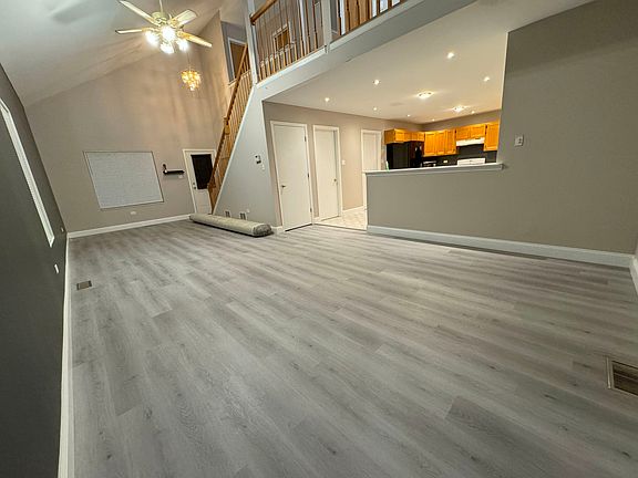 4th image of 1574 Girard Ave