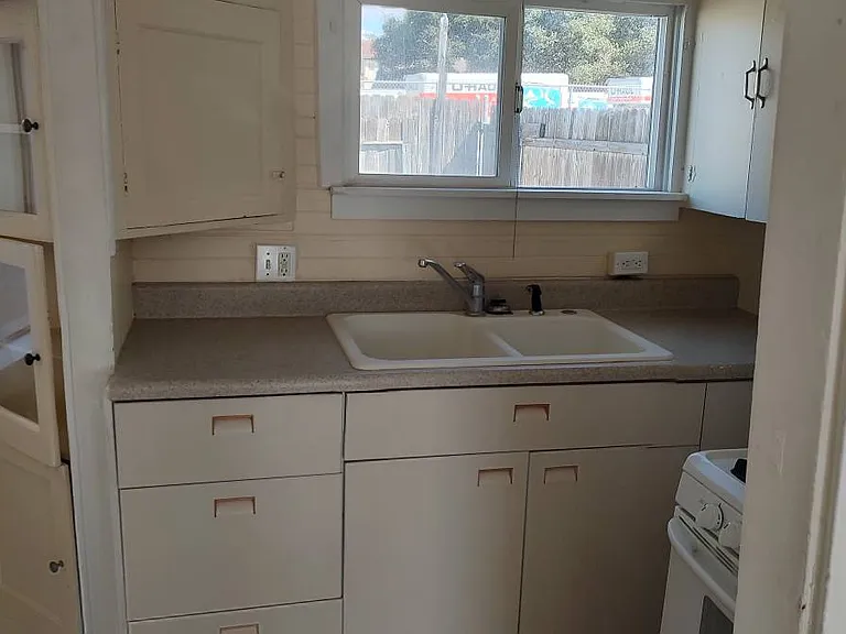 1251 W Grand Ave — Photo 4