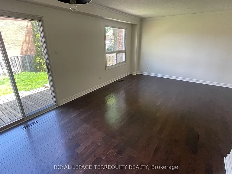 3151 Bracknell Cres — Photo 12