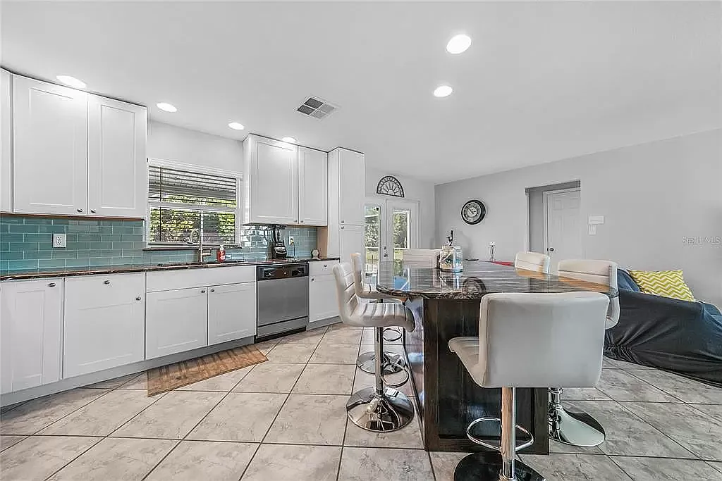 2 bed, 1200 sqft, $3,500 — Photo 4
