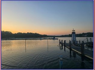 981 Groton Long Point Rd, Groton, CT 06340