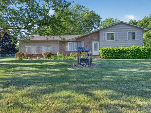 2471 Valley Church Dr, Clio, MI 48420