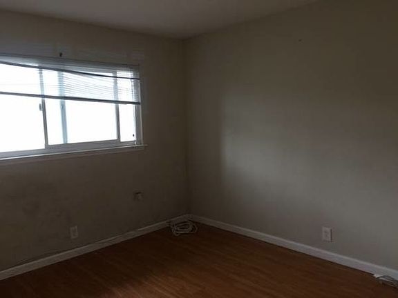 4th image of 313 W Maude Ave