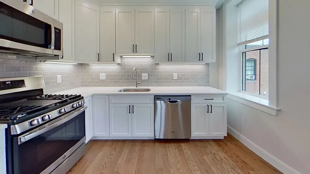 4 bed, 1200 sqft, $5,400 — Photo 1