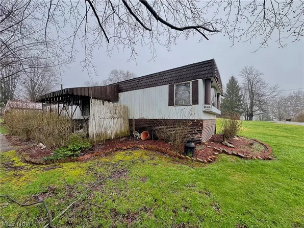 726 Boyd St NE, Masury, OH 44438