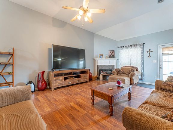 4th image of 36032 Wilmington Ave
