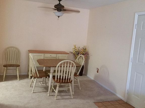 5th image of 206 Chaucer Ln APT J
