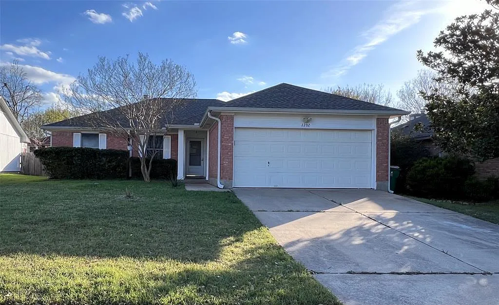 4 bed, 2.0 bath, 1428 sqft, $1,850 — Photo 1