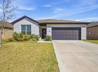 964 Ravenwood Ln, Van Alstyne, TX 75495