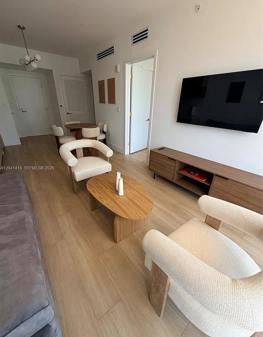1 bed, $4,800 — Photo 3