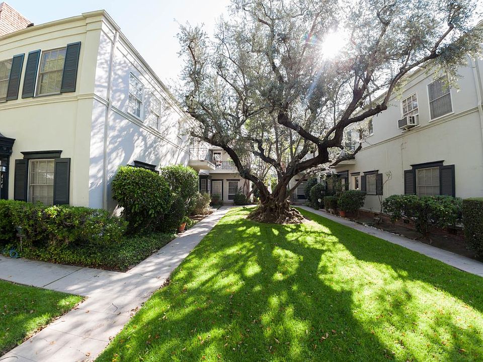 Beautiful Walk Up Townhouse Style Apartment