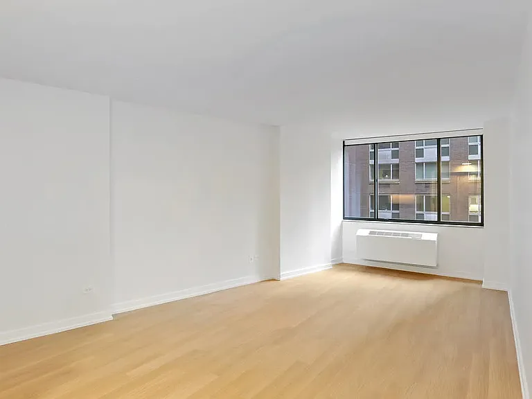75 W End Ave #S7J — Photo 2