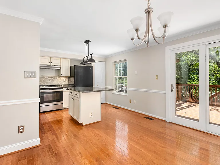 12894 Effingham Ct — Photo 9