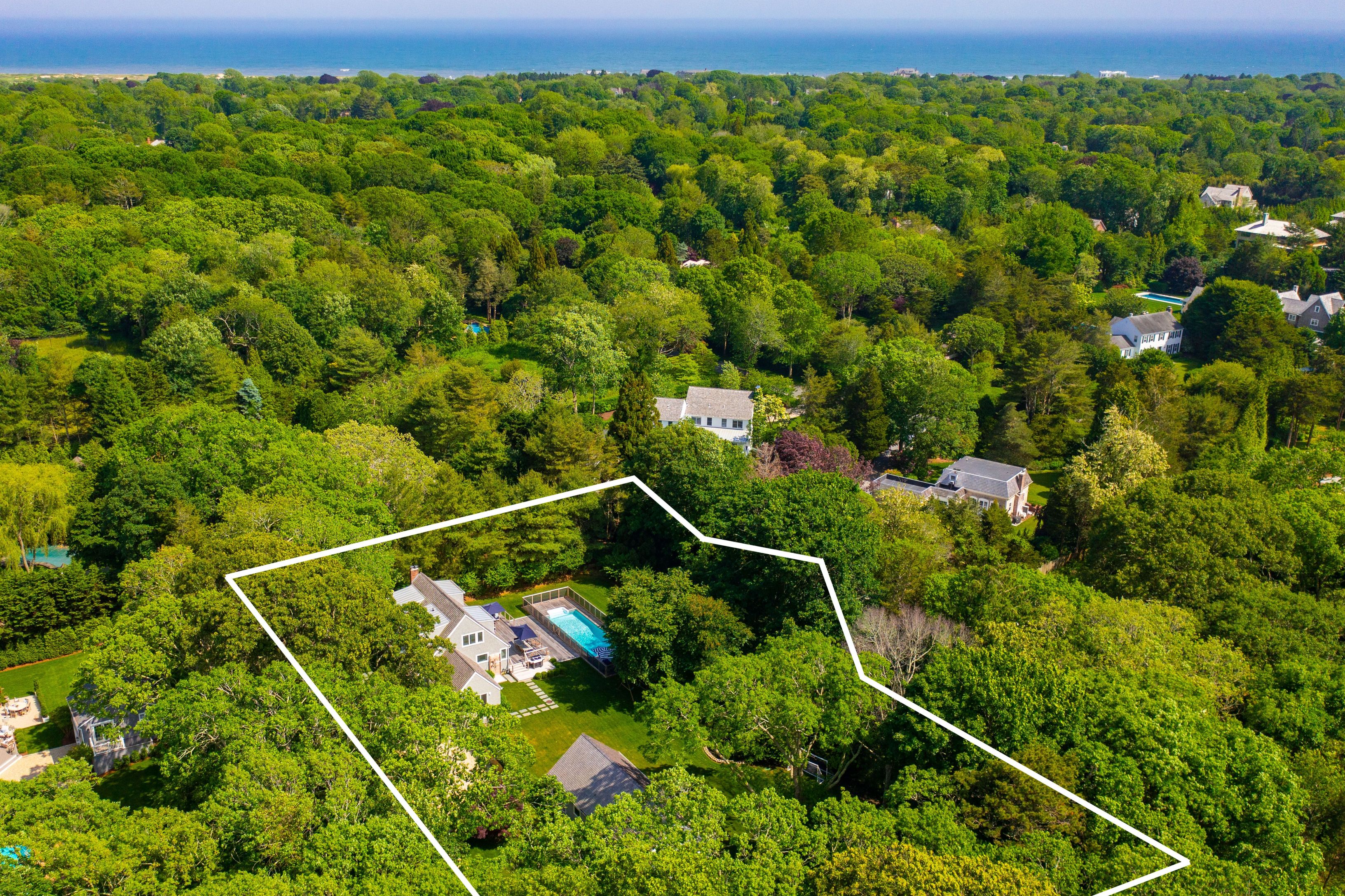 27 Montauk Hwy, East Hampton, NY 11937 | Out East