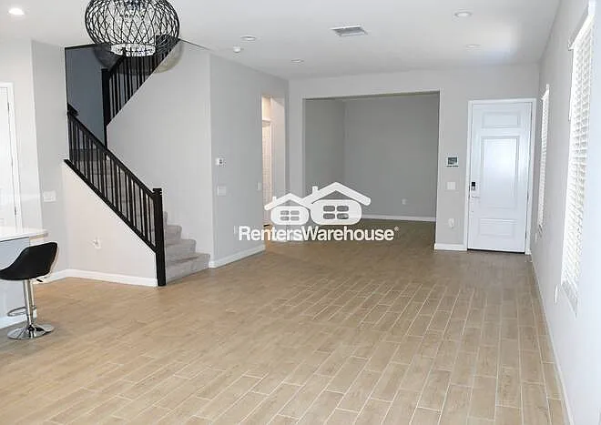 4 bed, 2.5 bath, 2316 sqft, $3,750 — Photo 4
