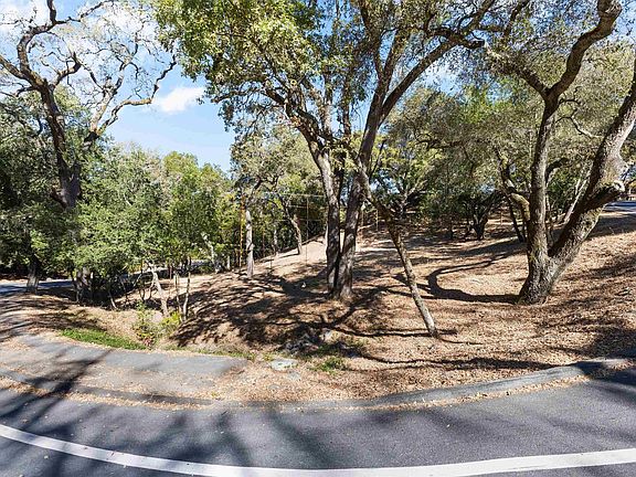 2nd image of 822 Acalanes Rd