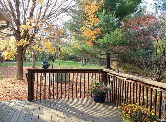 4th image of 9058 Pine Cove Dr