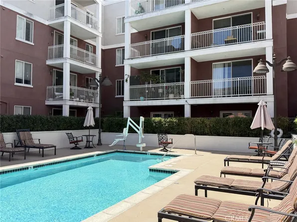 3740 Santa Rosalia Dr #425, Los Angeles, CA 90008