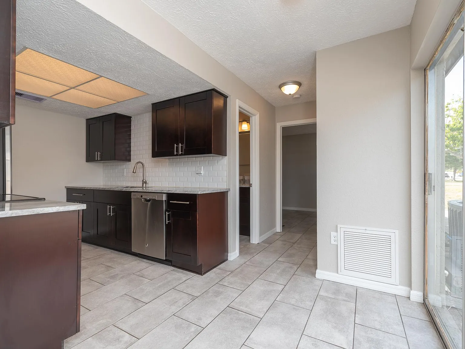 350 Socrates Dr — Photo 1