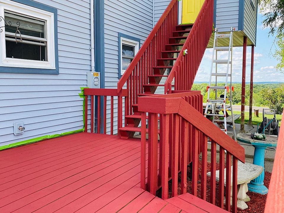 Deck leading up to apartment