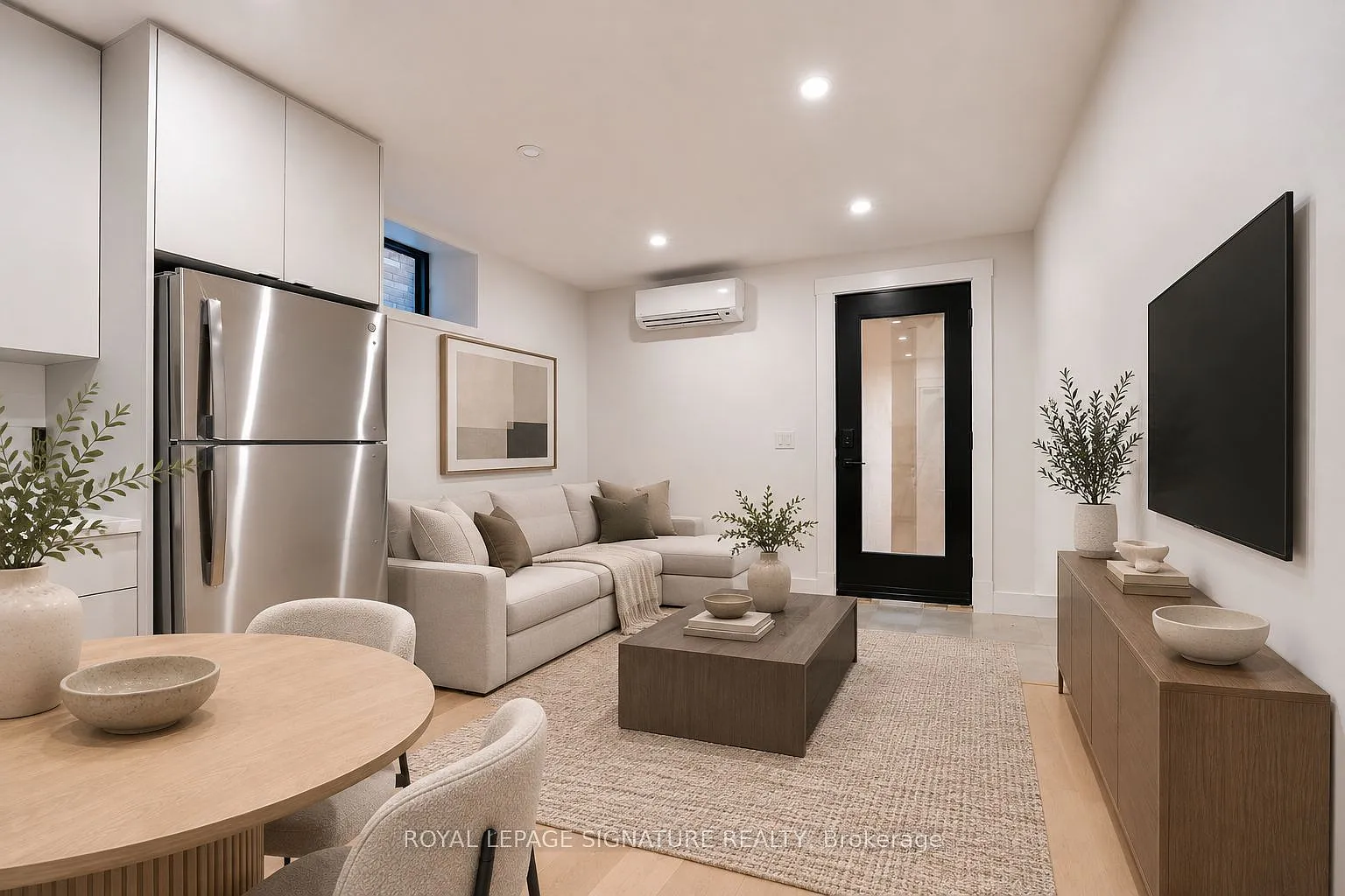 390 Palmerston Blvd — Photo 1