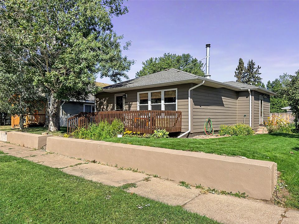 1st image of 137 4th Ave S