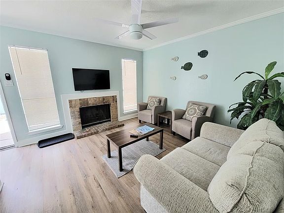 2nd image of 925 Sealy St #9