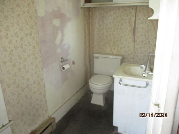 4th image of 224 E William St