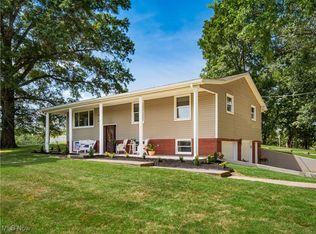 5585 Helen Dr, Zanesville, OH 43701