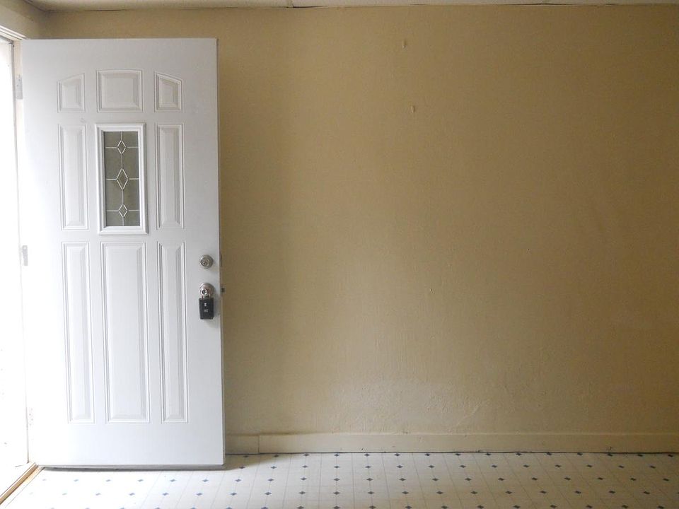 2nd image of 112 E 3rd Ave