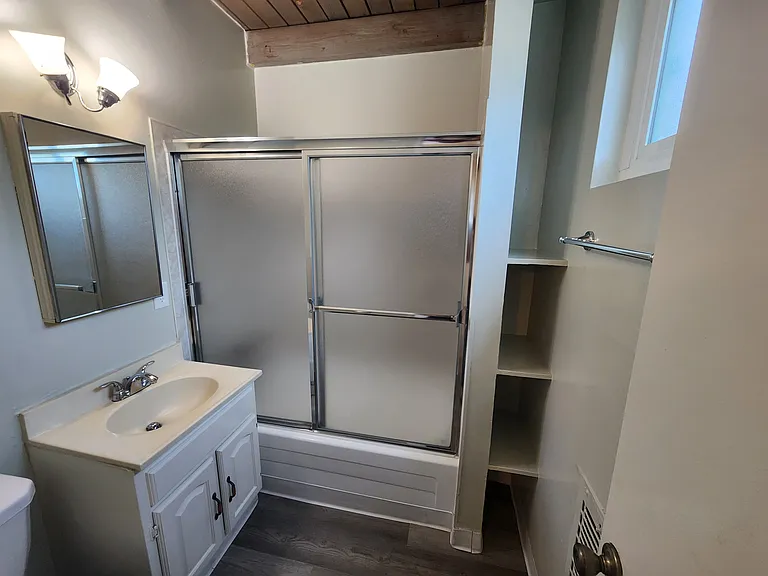 15043 Victory Blvd #11 — Photo 19