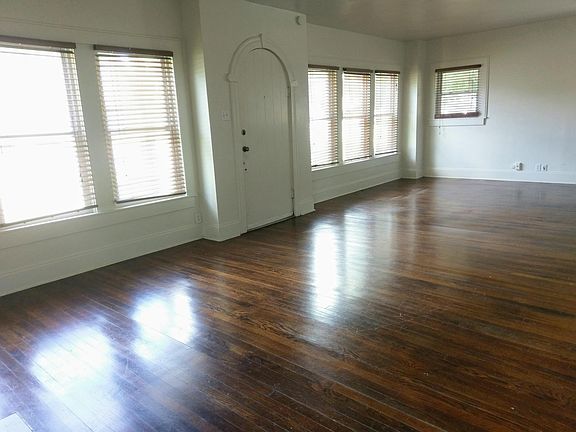 3rd image of 6144 Richmond Ave