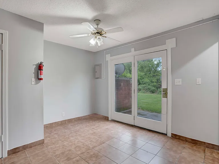 1108 Pembroke Oak Grove Rd #19 — Photo 11