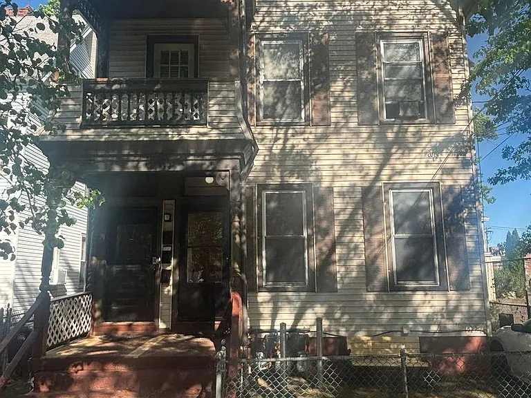 37-39 Hotchkiss St — Photo 1