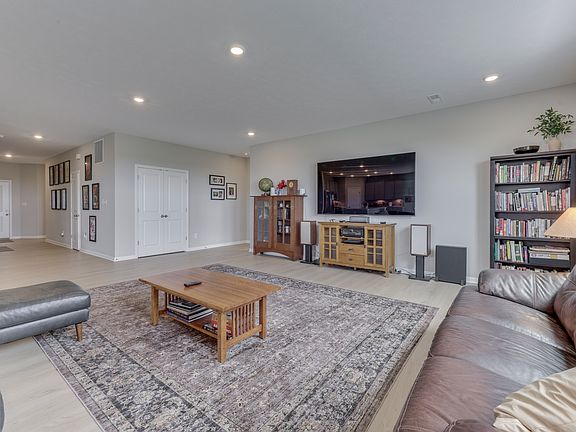 3rd image of 5419 Volanti Way