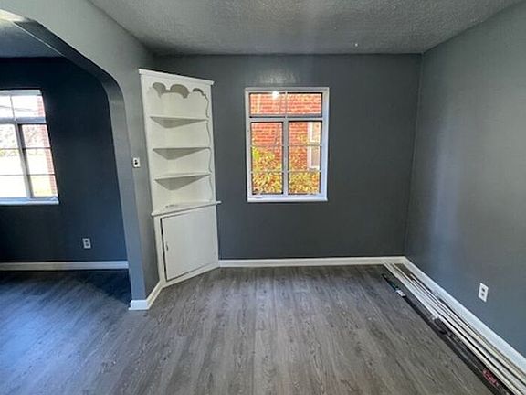2nd image of 420 E 222nd St #1
