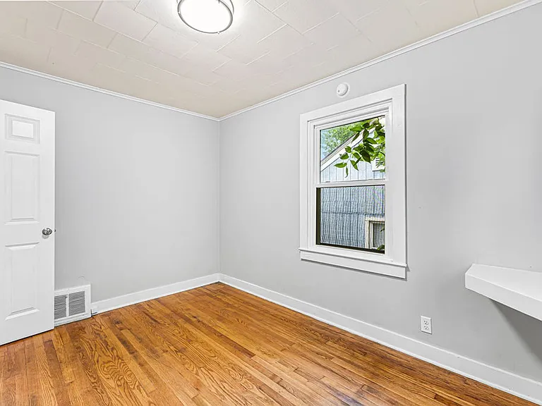 3117 Charles St — Photo 17