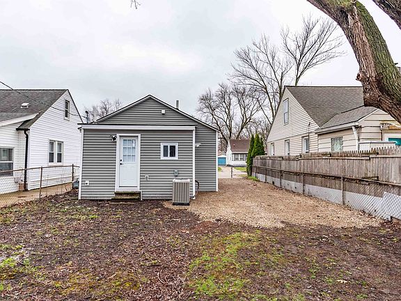 3rd image of 20925 Ridgemont Rd