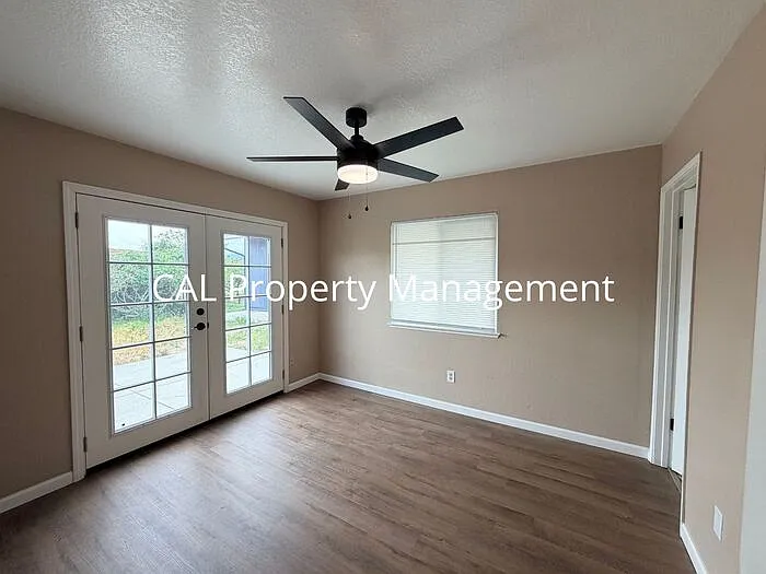 421 Michael Cir — Photo 14