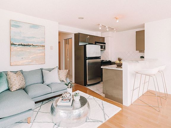 4th image of 1328 W Pender St #3101