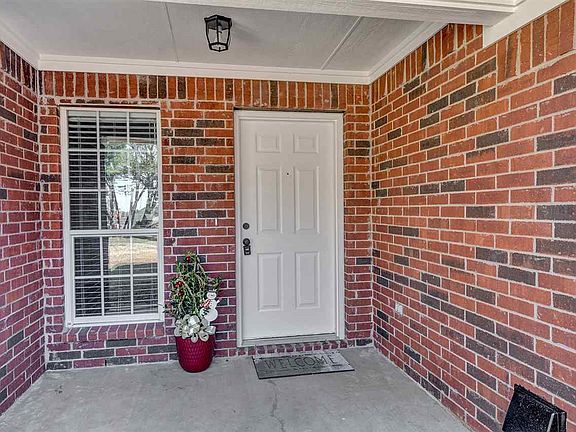 3rd image of 1616 E Lake Dr