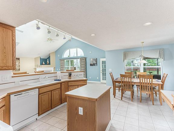 5th image of 7089 Clear Water Ct