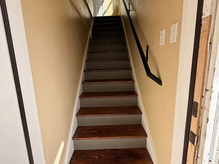 1218 E Queen Ave #2 — Photo 2