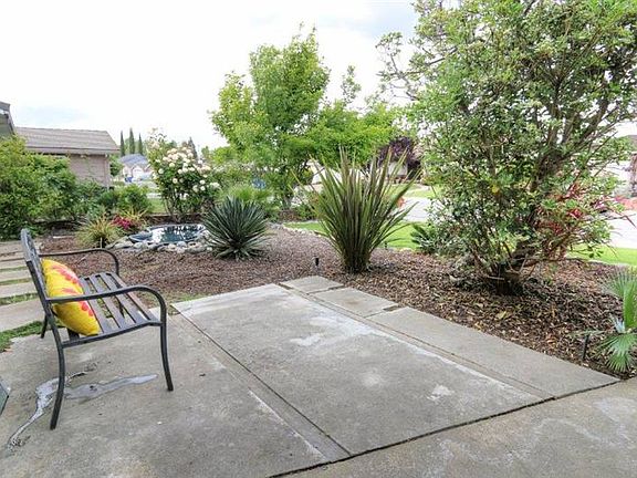 2nd image of 109 Parkshore Cir