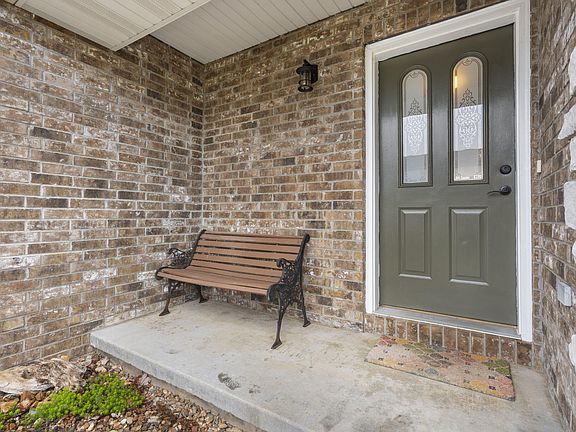 3rd image of 412 E Magnolia Court