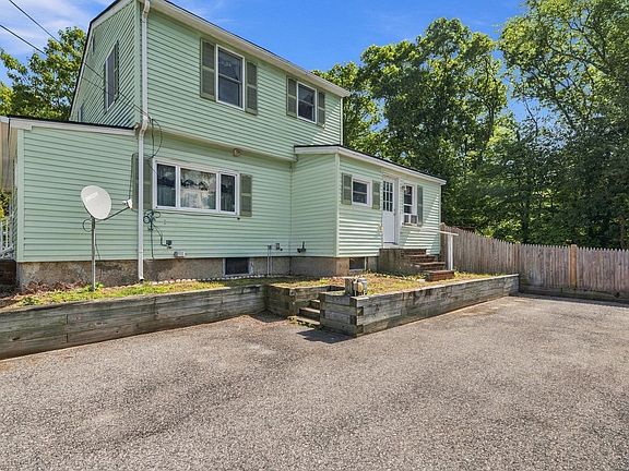 4th image of 69 Randolph Ave