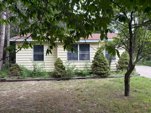 1680 Chestnut St, Cadillac, MI 49601